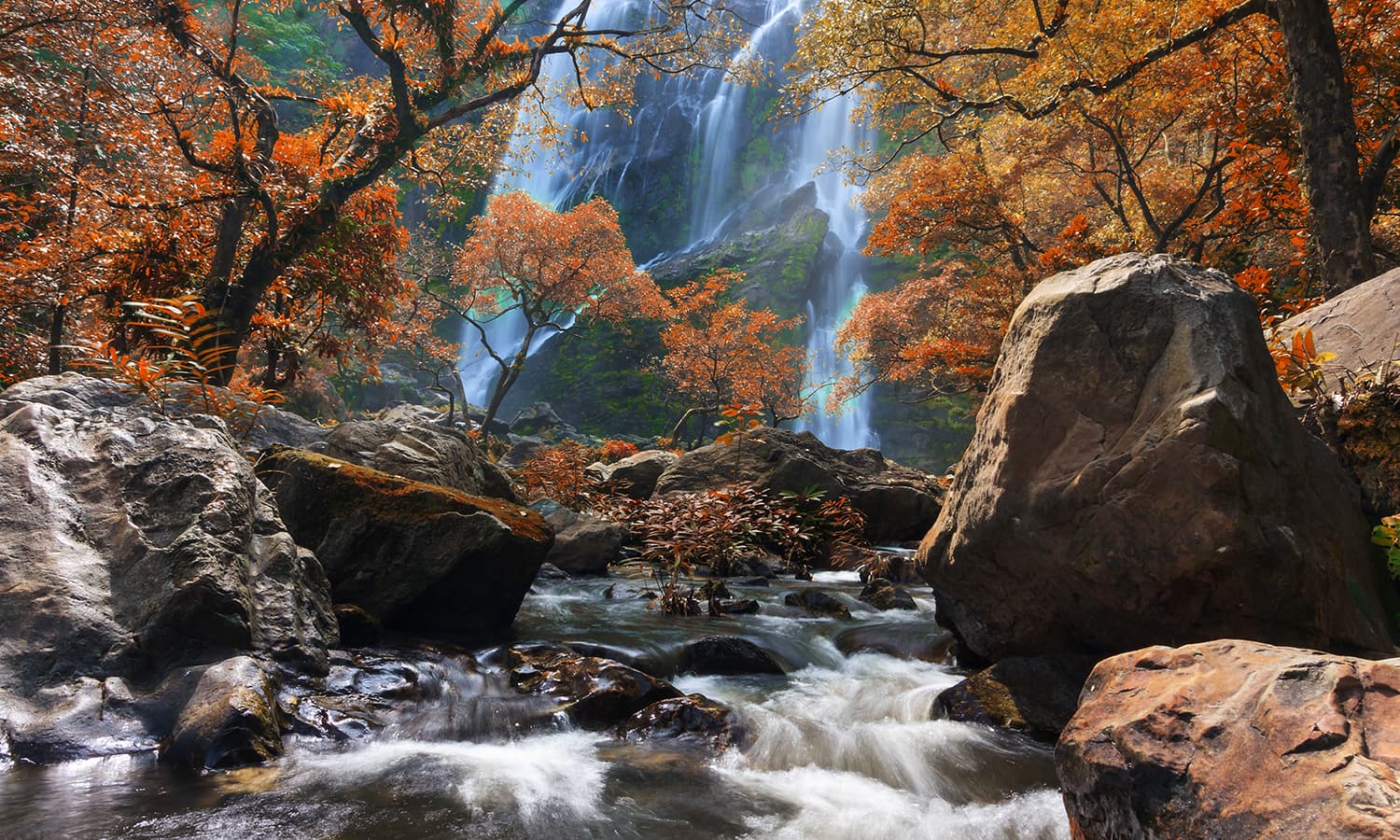 Khlong Lan Waterfall, Khlong Lan National Park, Kamphaeng Phet Province, Thailand. — Photo by Khunkay