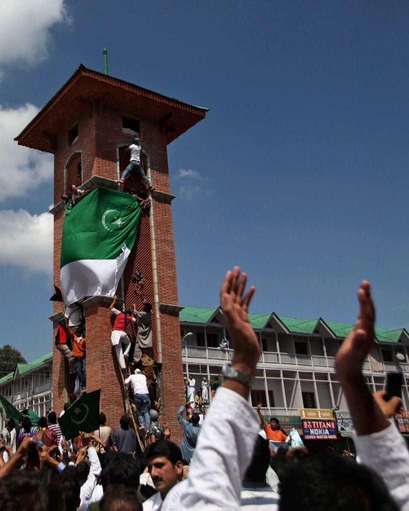 pakistan-flag-in-kashmir