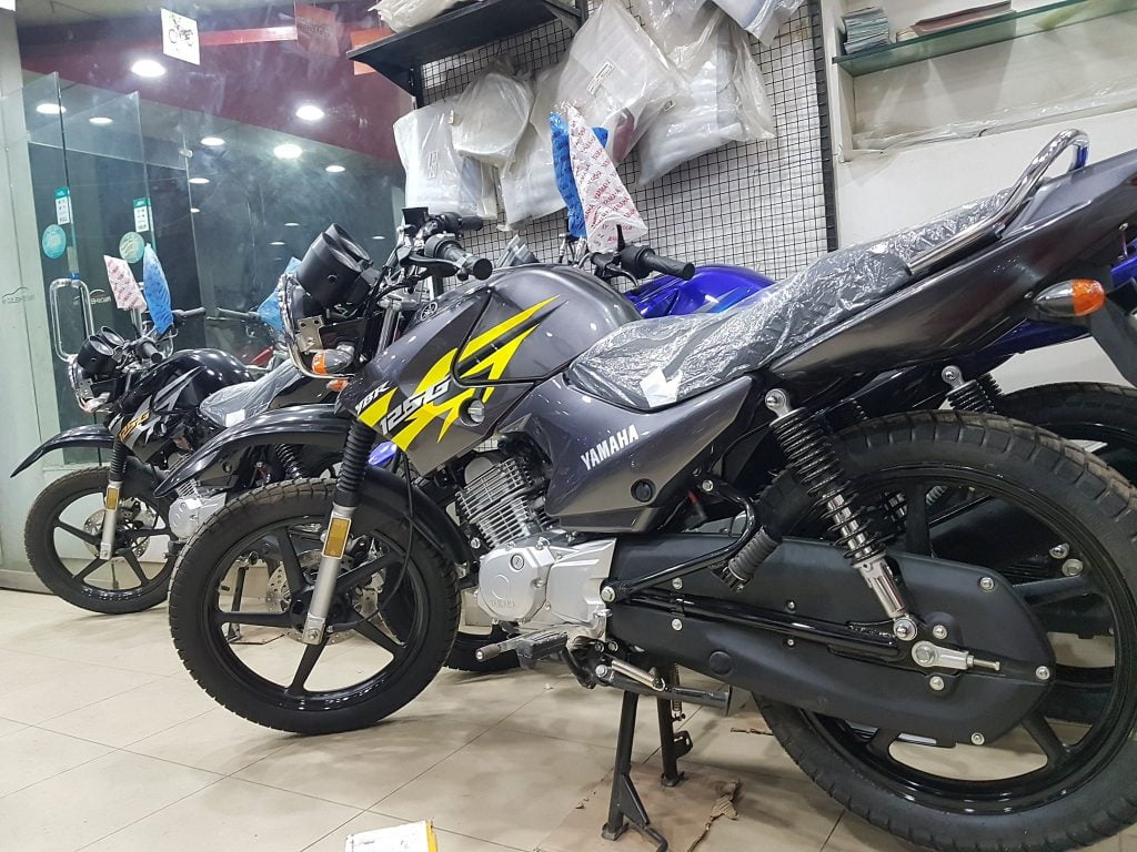 Grey Metallic Colour ( YAMAHA YBR 125 G