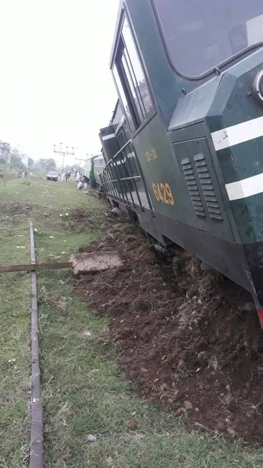 Rawal Express derailed near Lala Mussa 