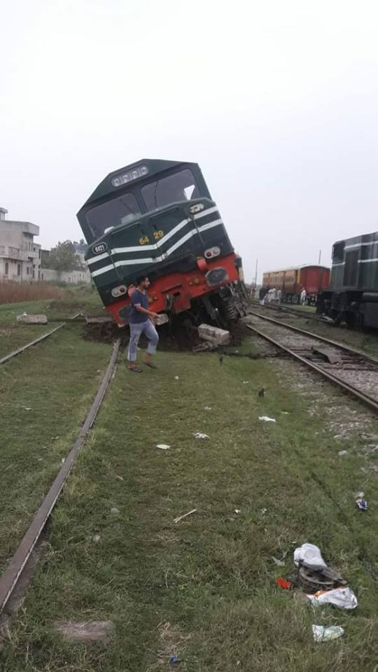 Rawal Express derailed near Lala Mussa 