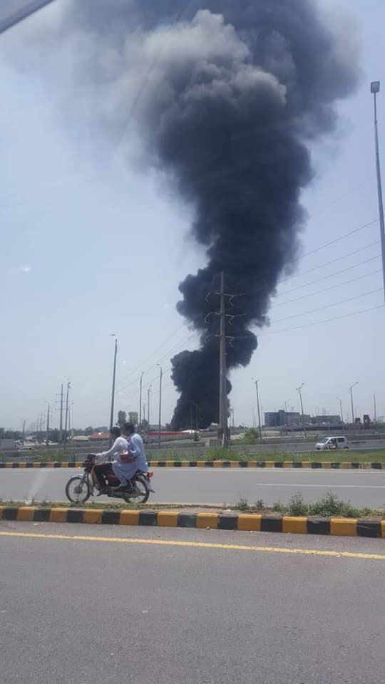 Fire Erupts In Itwar Bazaar, Peshawar Morr - Islamabad