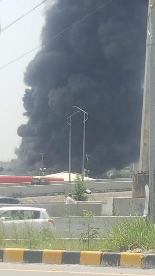Fire Erupts In Itwar Bazaar, Peshawar Morr - Islamabad ( Photo courtesy of The Islamabadian Page ) 