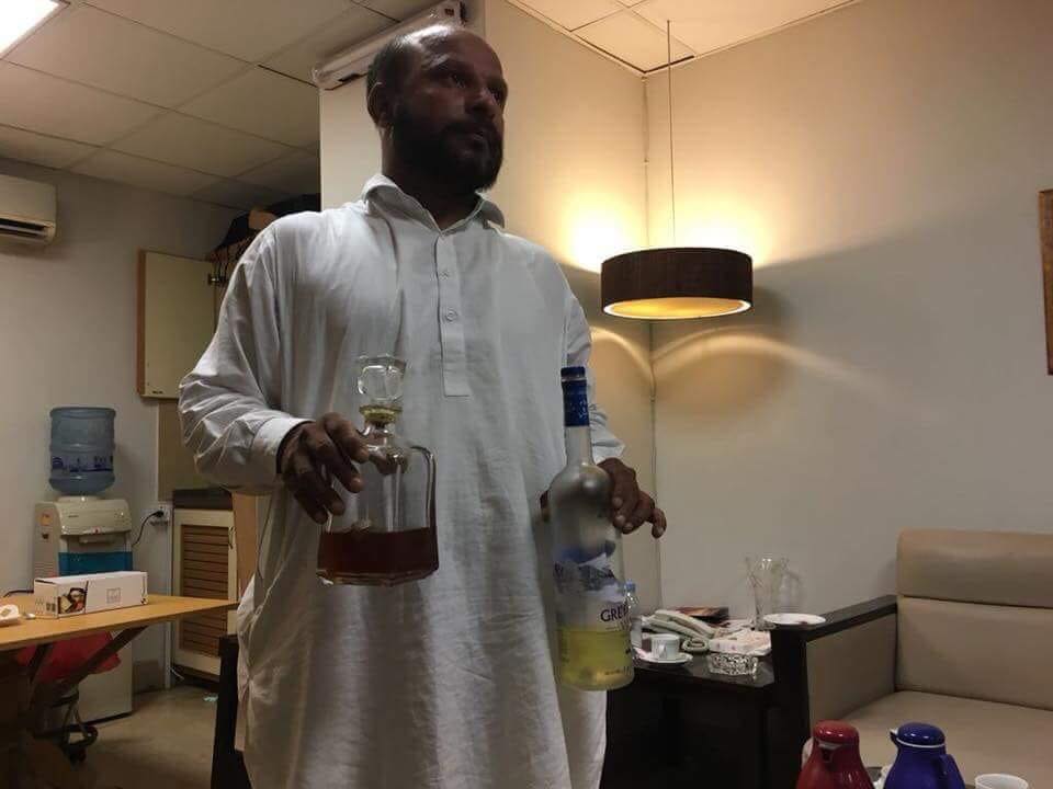  Ziauddin hospital - sharjeel Memon's Room ( Honey and Vodka ) 