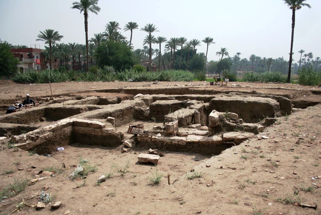 shows a basin in a chamber that was likely used for religious rituals