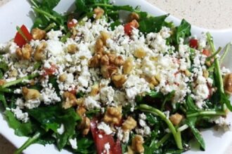 Arugula Salad with Walnuts (Turkish)