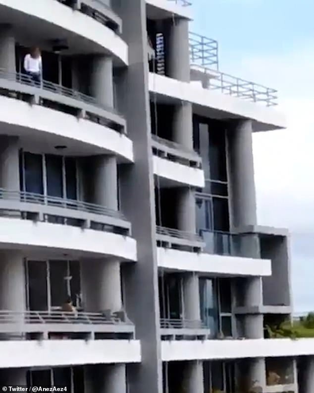 Selfie Death: Women Falls of 27th Floor Balcony 