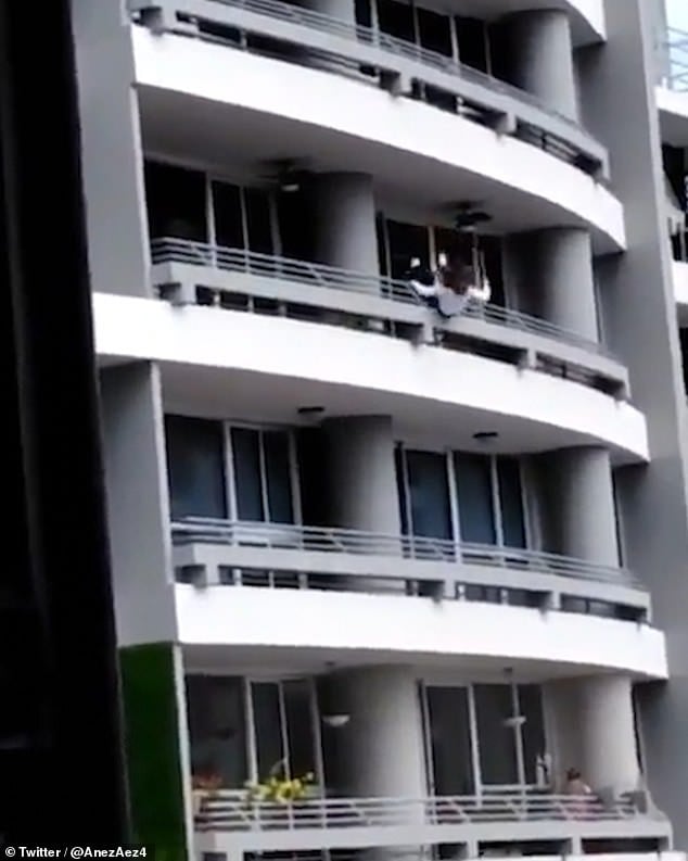 Selfie Death: Women Falls of 27th Floor Balcony 