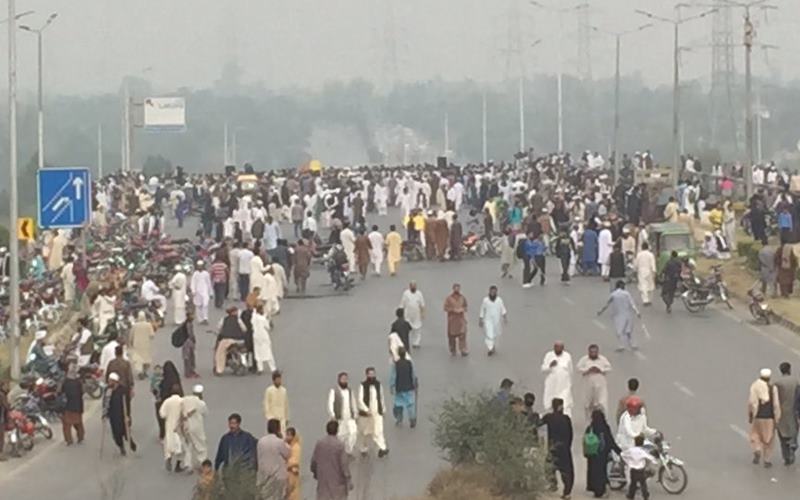 Islamabad/ Rawalpindi - Faizabad Blocked - Protest Underway 