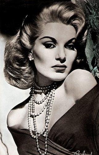 Young Gitte Lee