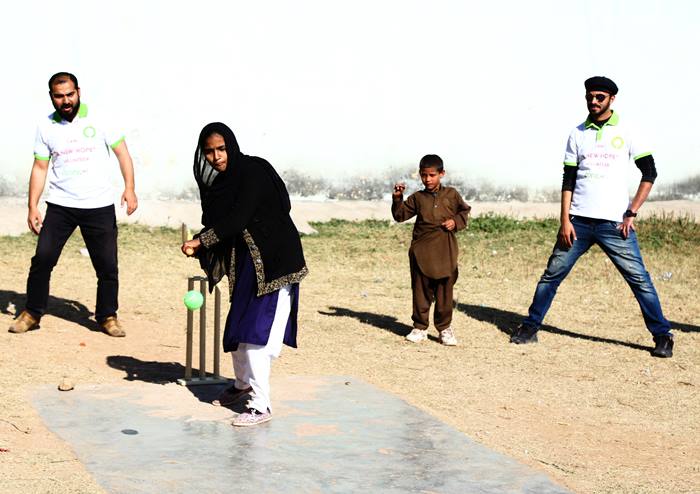 Zong 4G’s Employees Spend a Day Volunteering at Mashal Model School