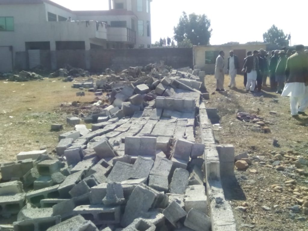 CDA carried out anti-encroachment operation on Murree Road