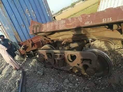 freight train derails