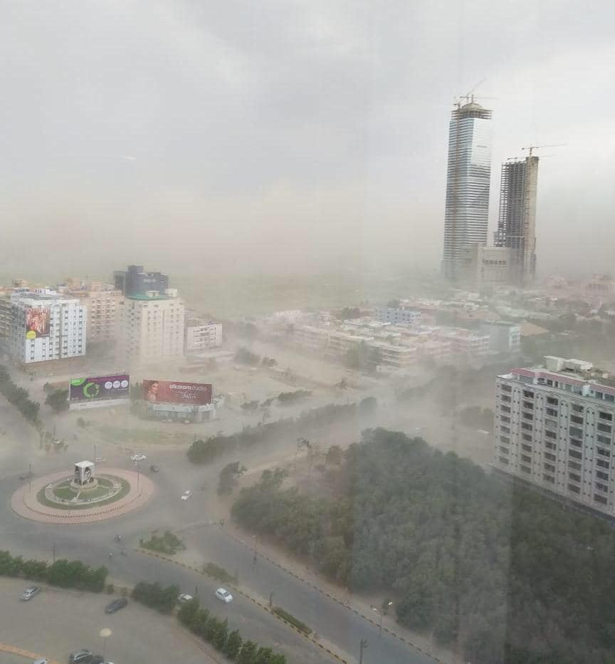 An Intense Dust Storm hits Karachi five dead 86 injured
