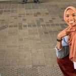 Shaymaa Posed with Smile in the face of bigotry