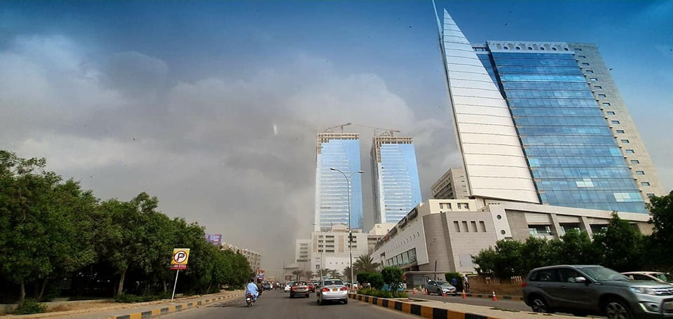 Thunderstorm hits Karachi