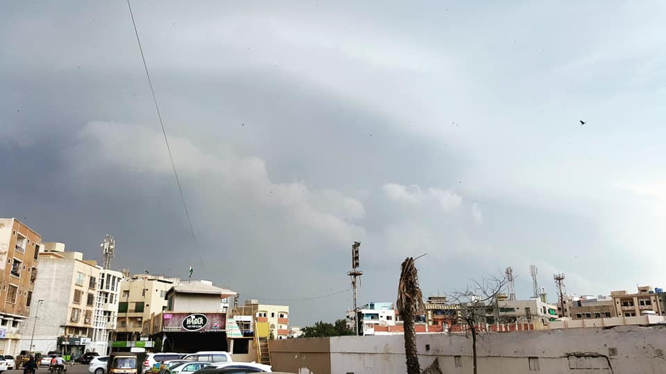 Thunderstorm hits Karachi