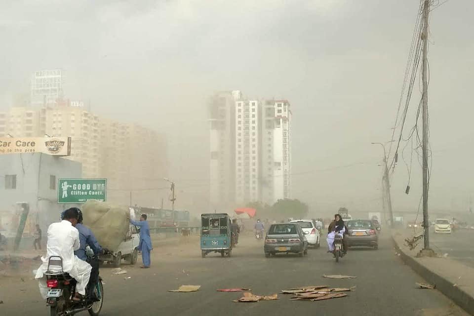 Thunderstorm hits Karachi