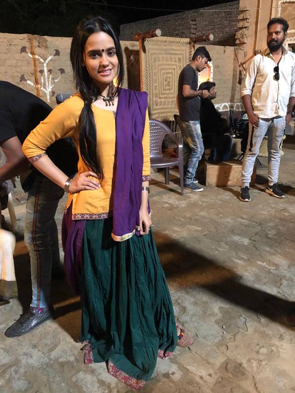 Rabya Kulsoom on the set of 'Gawah Rehna'