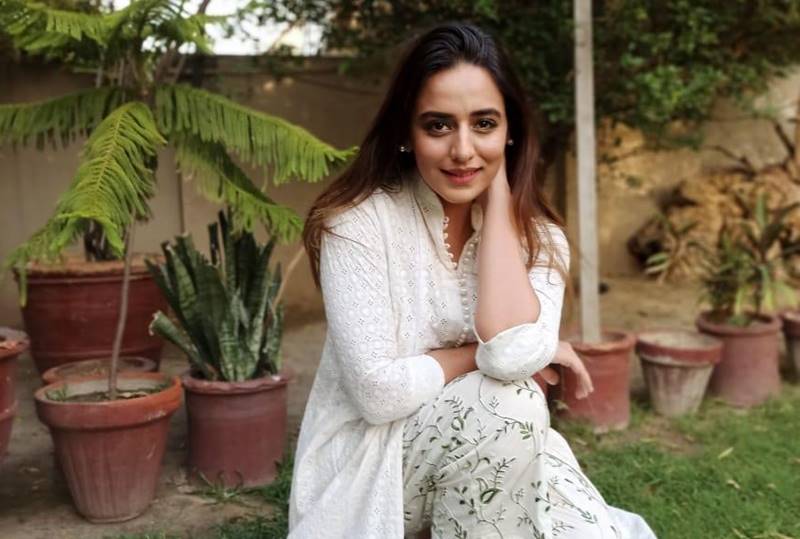 Kinza Razzak As Faysal Quraishi S Leading Lady In Log Kia Kahenge Join facebook to connect with anousheh khan and others you may know. kinza razzak as faysal quraishi s