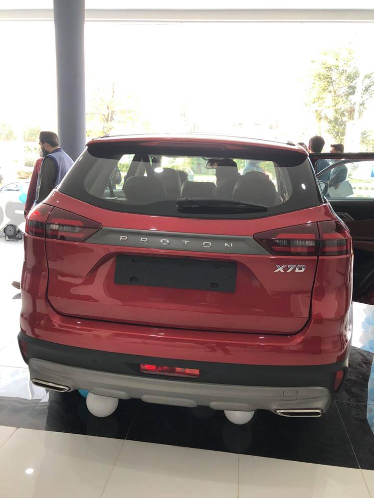 Proton X70, Proton X70 Features, Proton X70 AWD Features, Proton X70 FWD Features