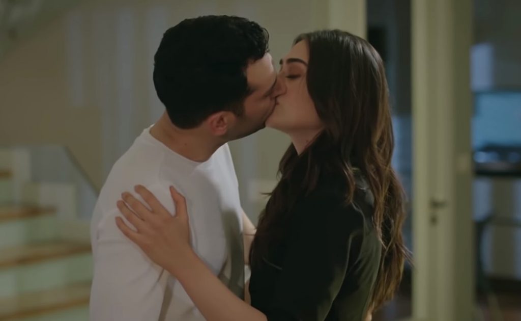 Amna Ilyas, Esra Bilgic Kissing, Esra Bilgic