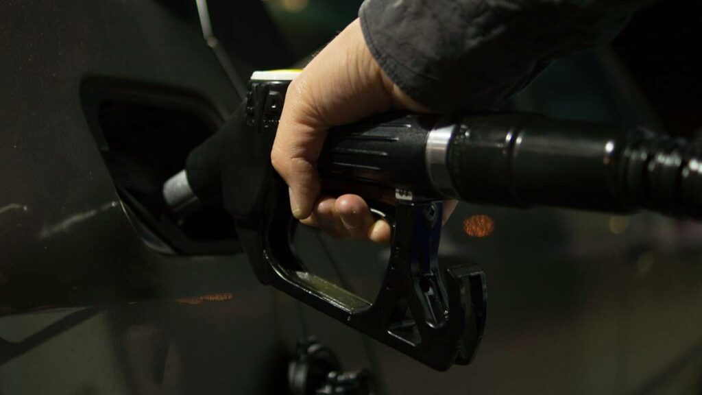 Petrol Prices Expected to Increase as International Oil Prices Cross $100 a Barrel