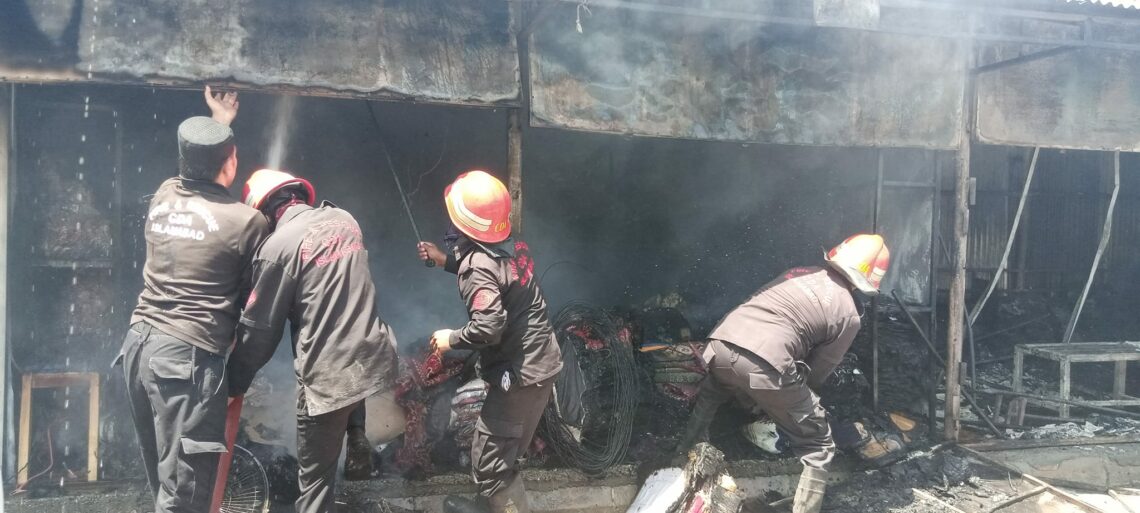 Fire erupted at Itwar Bazaar Peshawar Mor, Islamabad