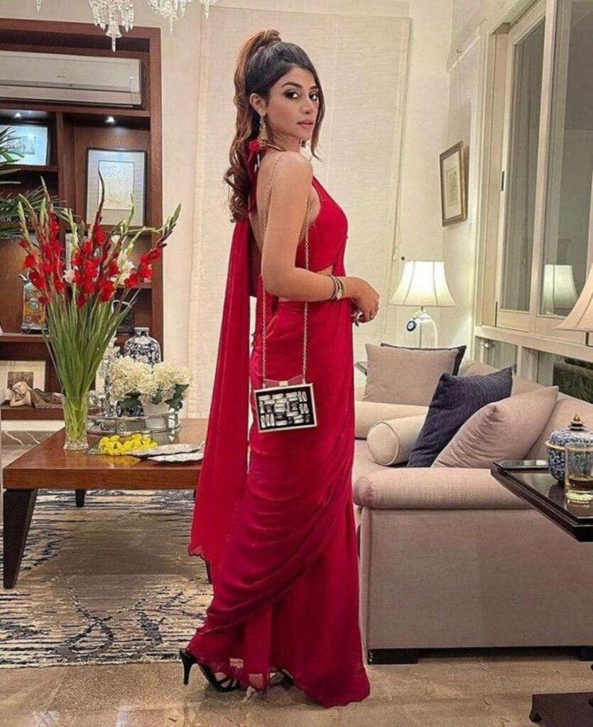 Zoya Nasir, Zoya Nasir Bold Pictures, Zoya Nasir Red Sari, Zoya Nasir Pictures