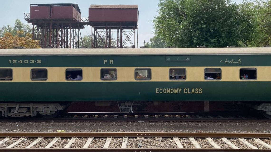 Pakistan Railways, Trains Delayed, Trains