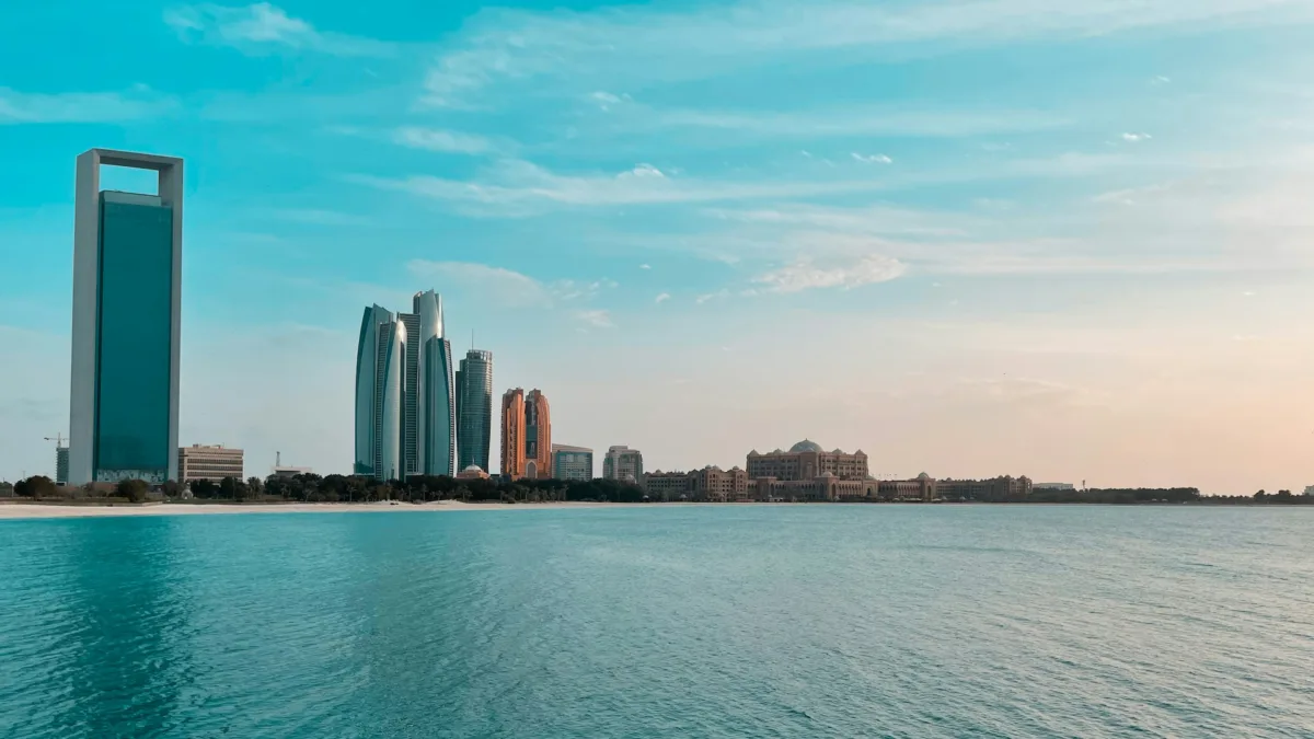 Abu Dhabi Waives Al Reem Island Business License Fee Until October 31