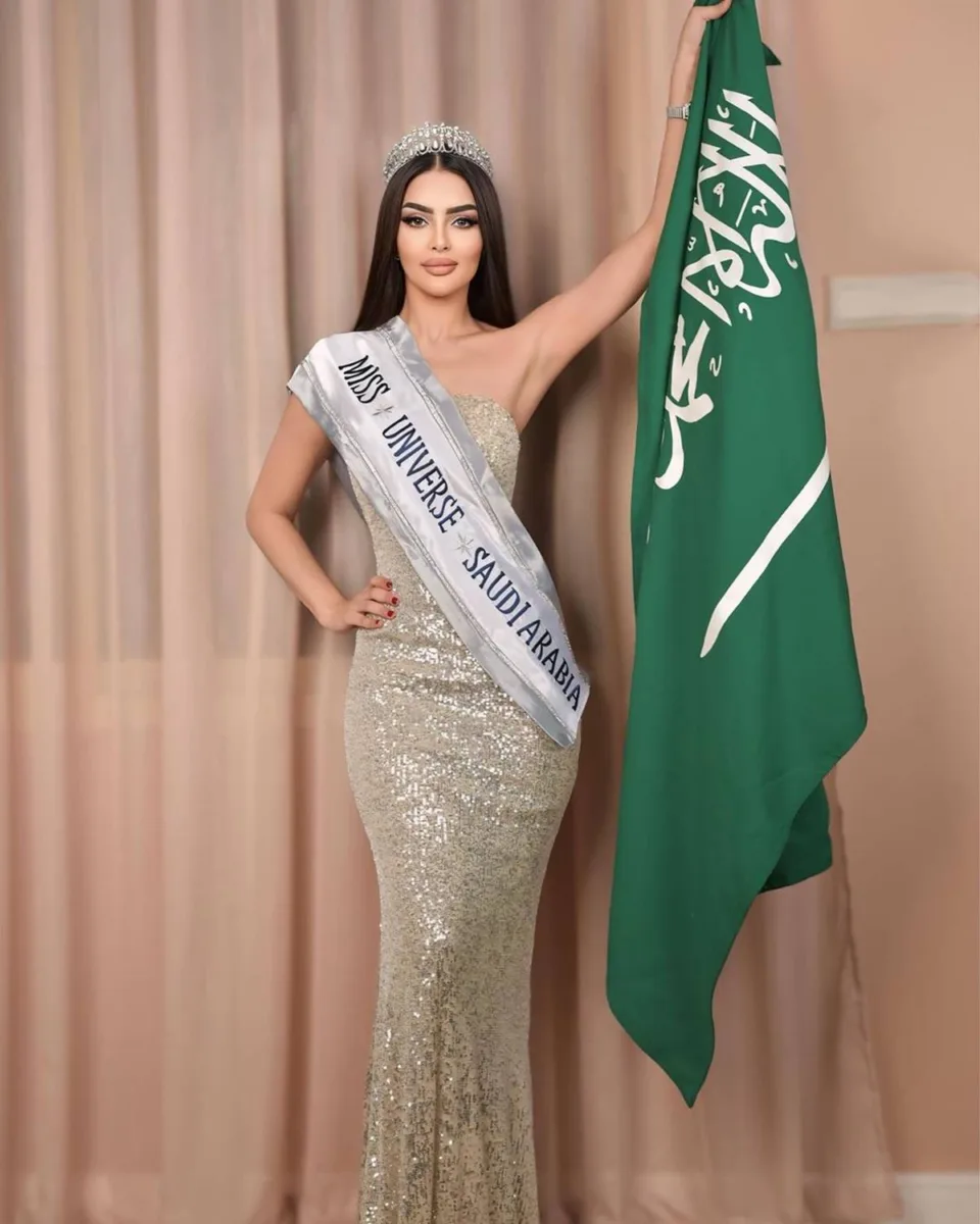 Saudi Arabia Model Rumy Alqahtani Holding Saudi Arabia Flag Announcing Kingdom's First Participation in Miss Universe