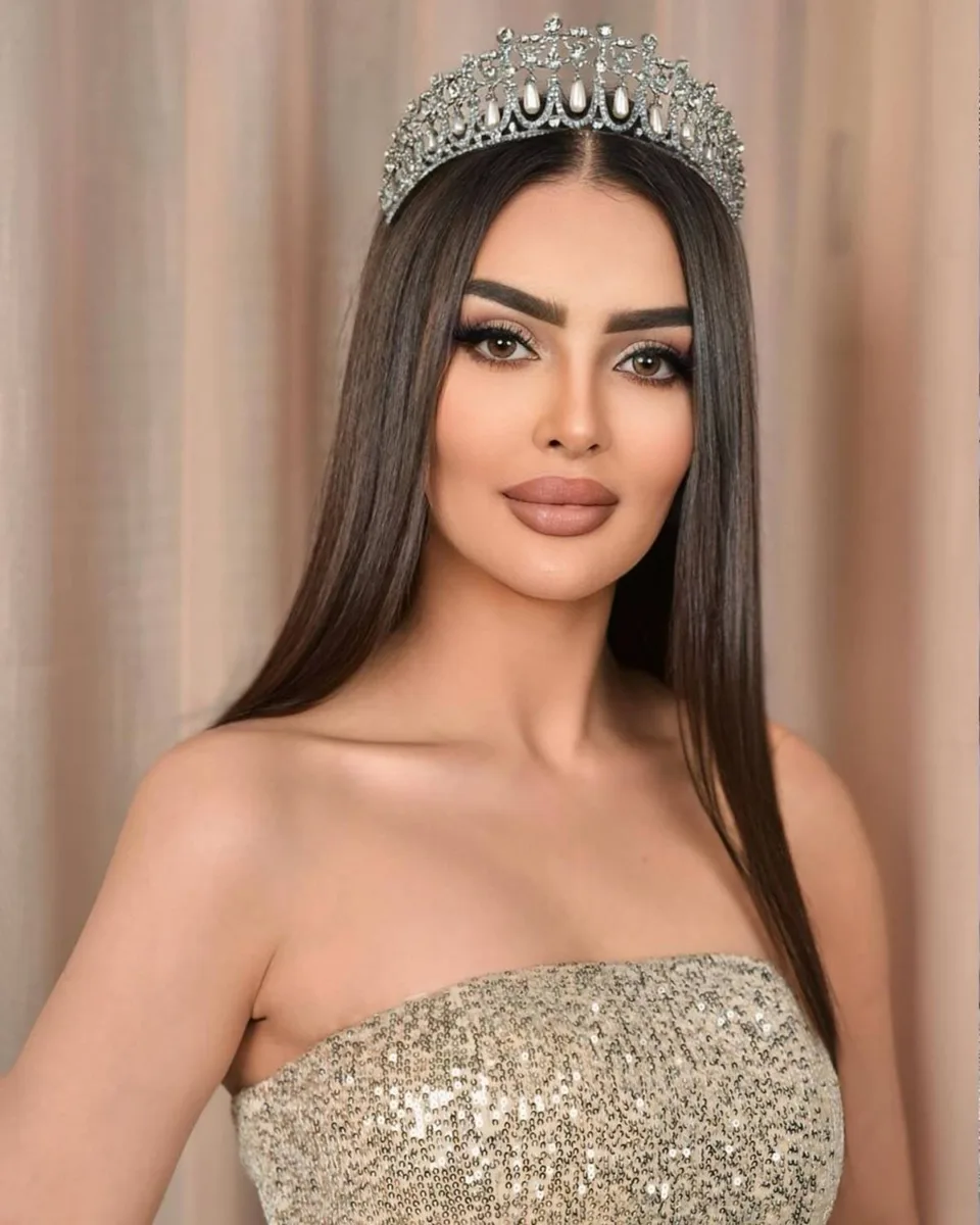 Saudi Arabia Model Alqahtani Wearing  Tiara