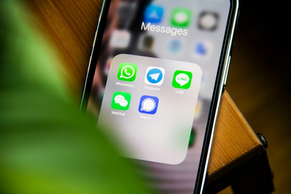 A Comprehensive Overview of Cross-Platform Chat Applications