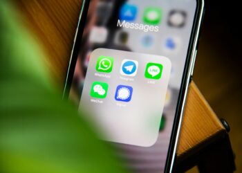 A Comprehensive Overview of Cross-Platform Chat Applications