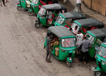 Rawalpindi Govt Orders Crackdown on Vehicles With Large Gas Cylinders