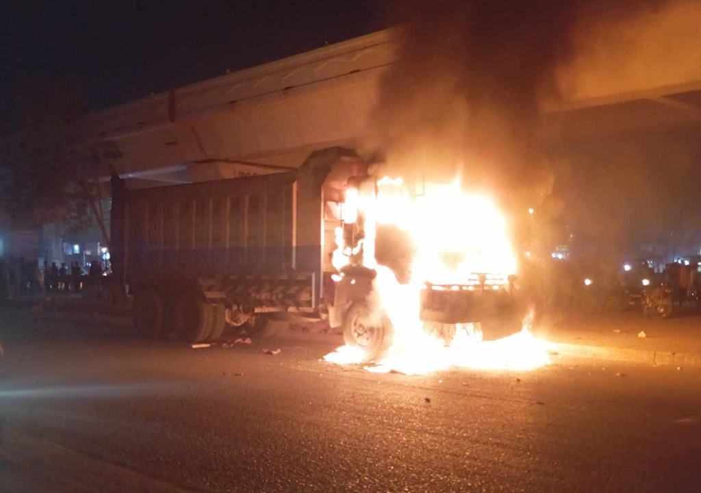 Violence Erupts in Karachi Over Dumper Incident 