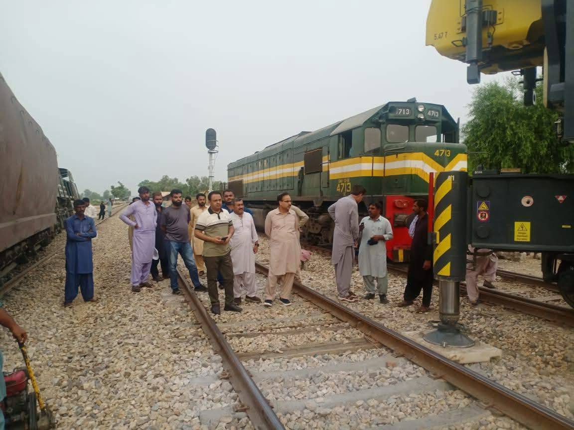 51624478113141835073816394036323565231986556n INCPak Railway Traffic Restored After Freight Train Derailment Near Mirpur Mathelo