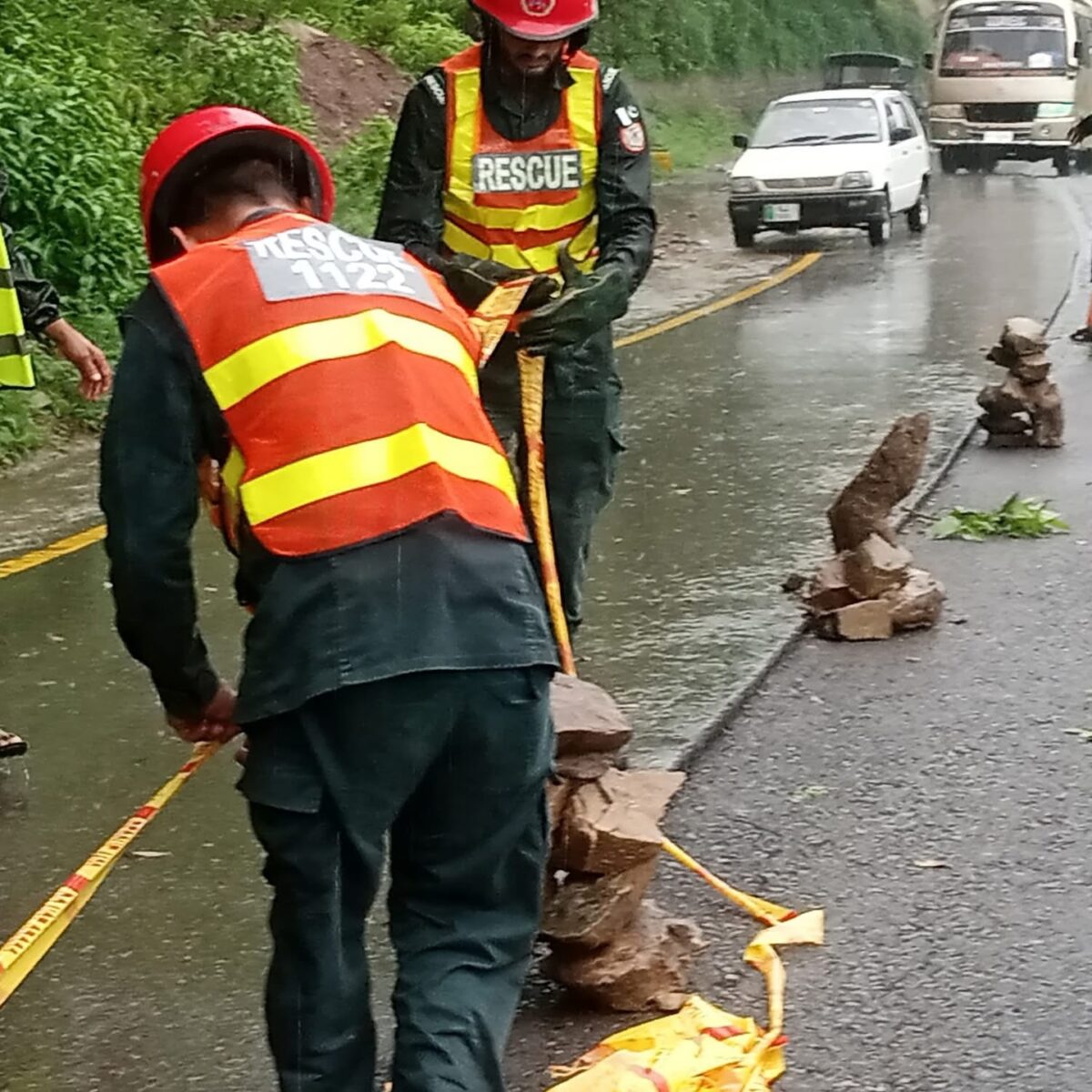 520210914181228600004619787081809892941646139n INCPak Murree Road Landslide Alert DC Urge to use Murree Expressway