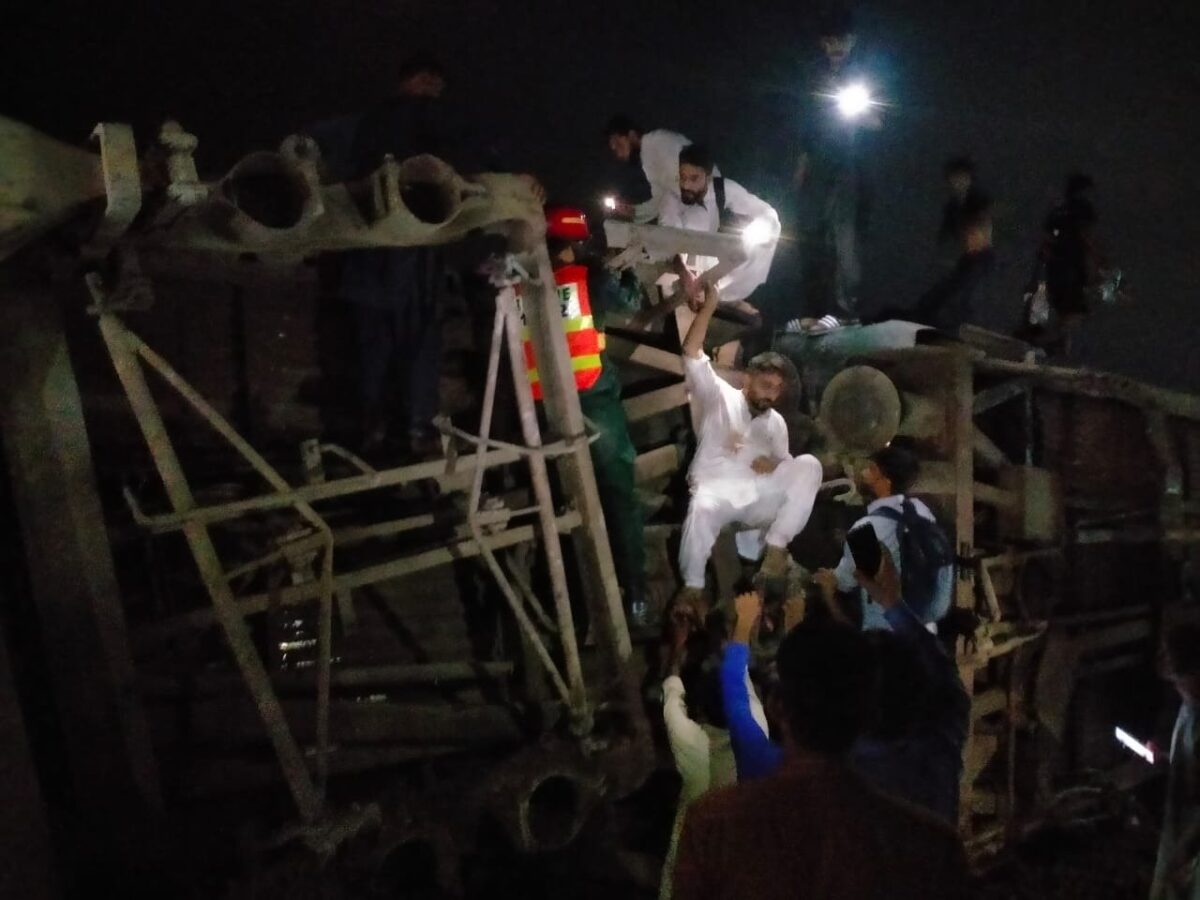 Islamabad Express Train Derails Near Kala Shah Kaku